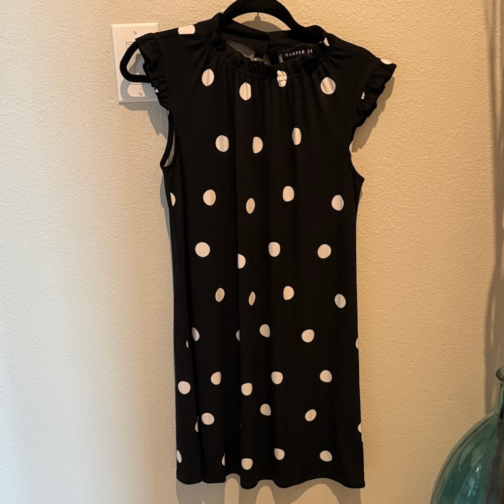 Harper 241 Monochrome Elegance